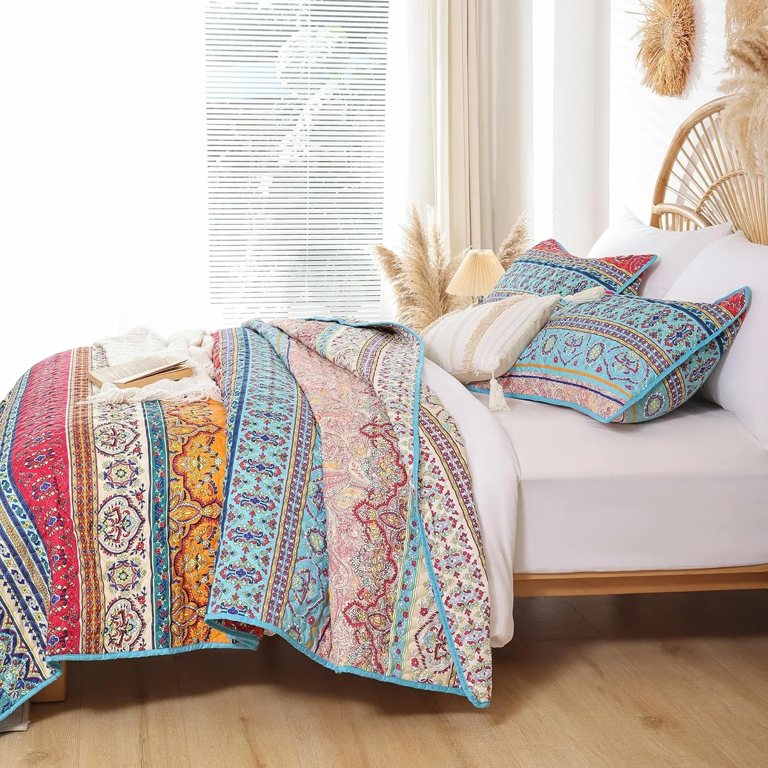 JANZAA Boho Bedding Quilt Set Queen Size – Lightweight Floral Bohemian Bedspread Coverlet, Soft Polyester Bedding Set for All Season, Machine Washable(Two Pillow Cases)