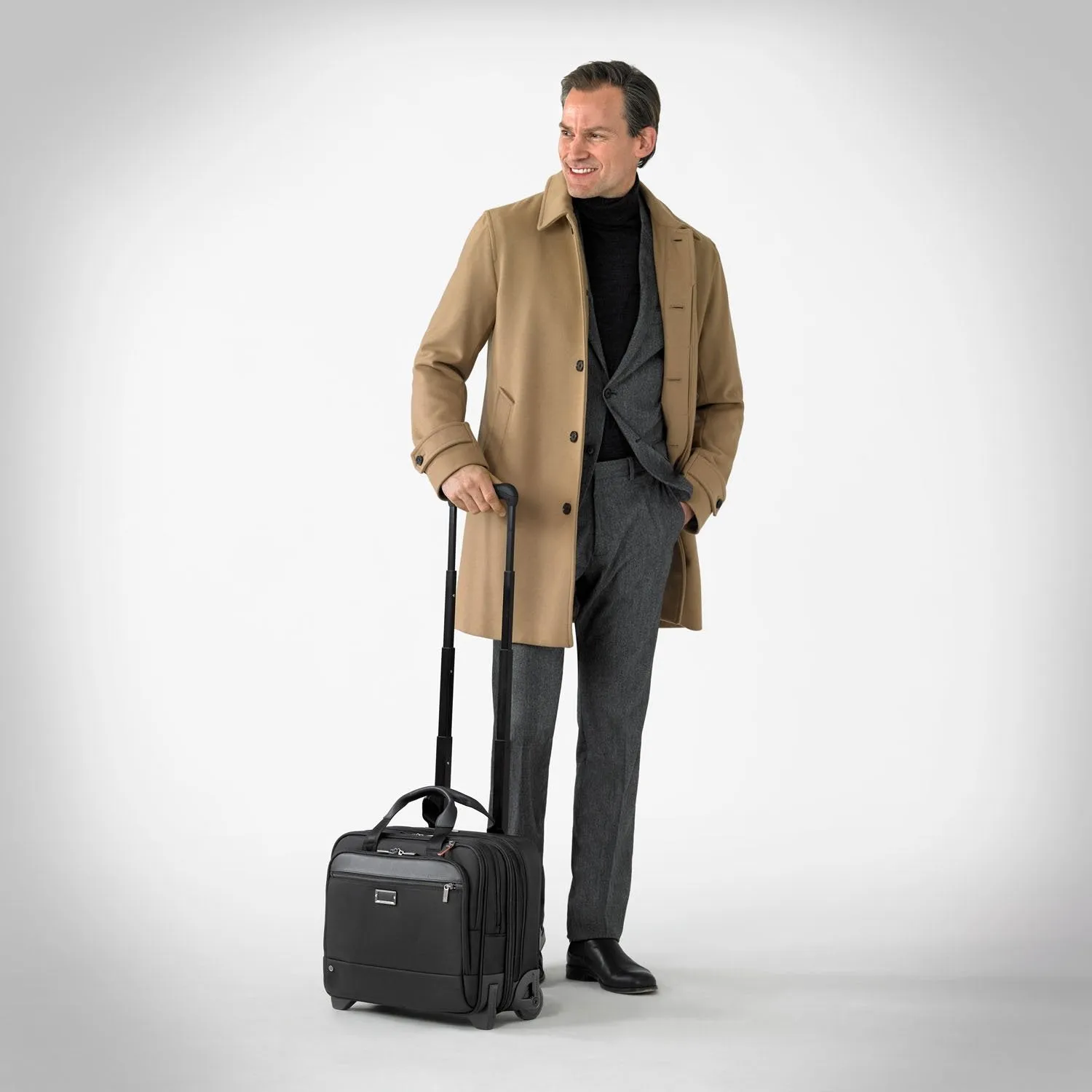 Medium 2-Wheel Expandable Brief