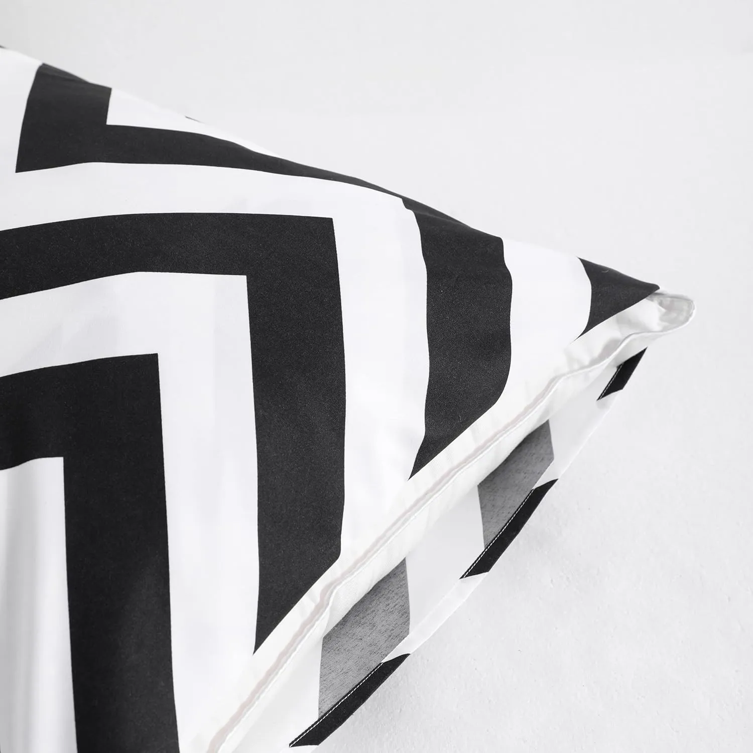 NTBAY King Chevron Pillowcases Set of 2, 1800 Thread Brushed Microfiber Black and White Chevron Pillow Cases, Super Soft and Cozy Envelope Closure 20x36 Pillowcases, 20x36 Inches